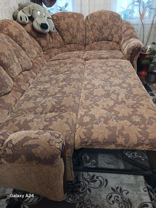 Продам угловой мягкий  диван+кресло.