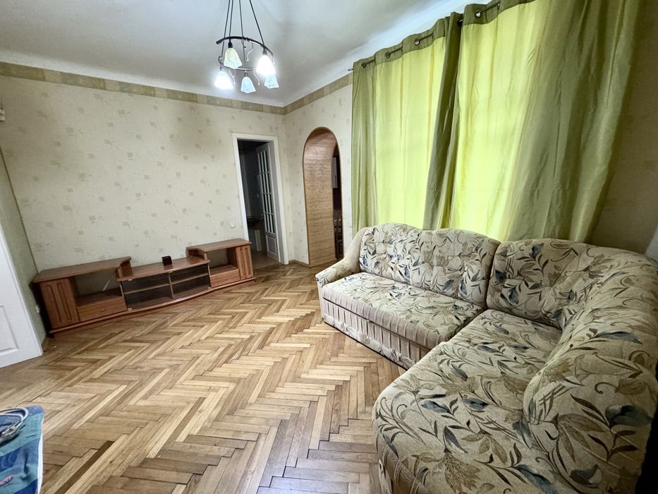 Здається 3-х кімнатна квартира на Першотравневій