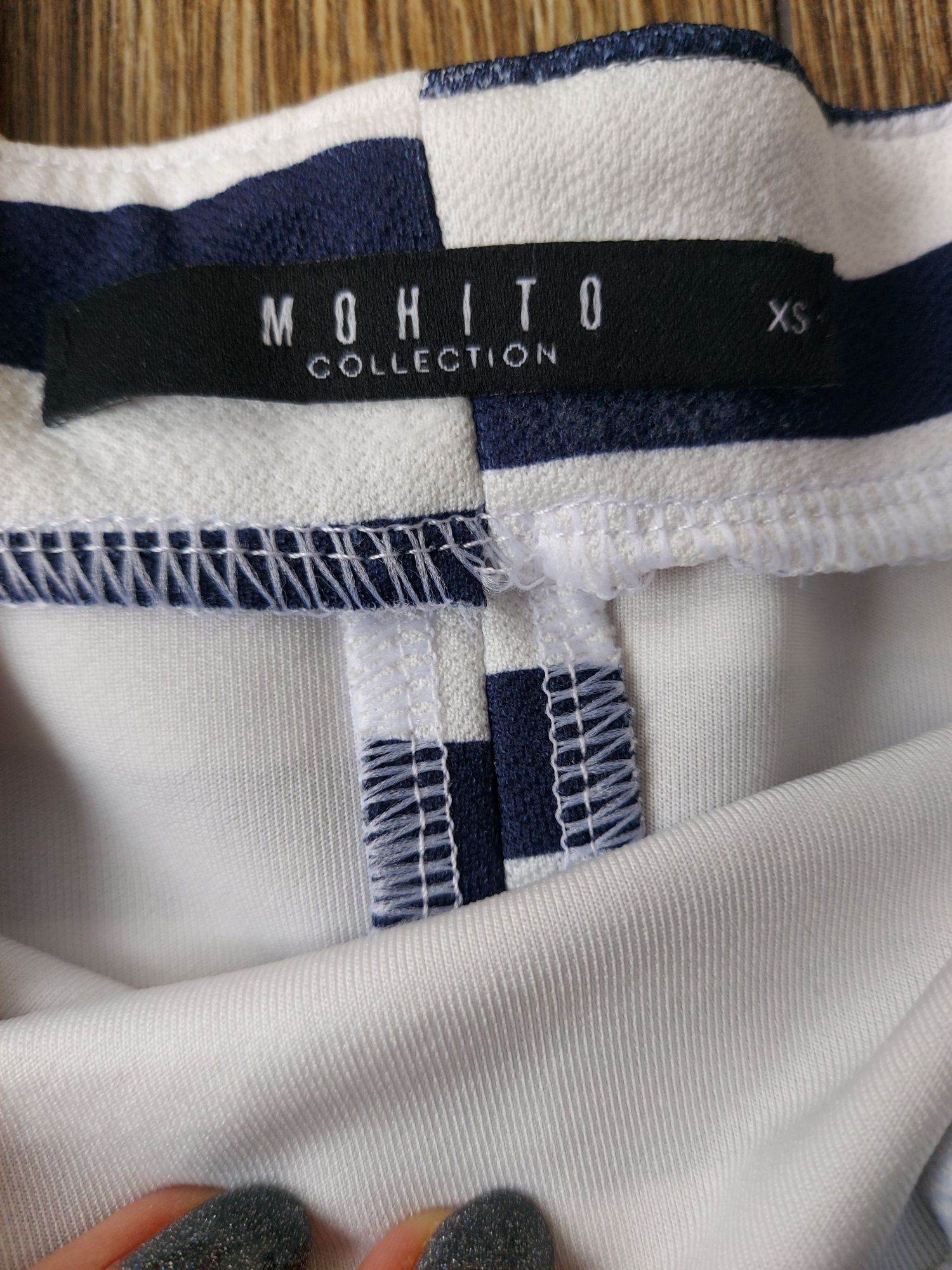Sukienka Mohito XS na jedno ramię w paski Piękna wakacyjną super krój