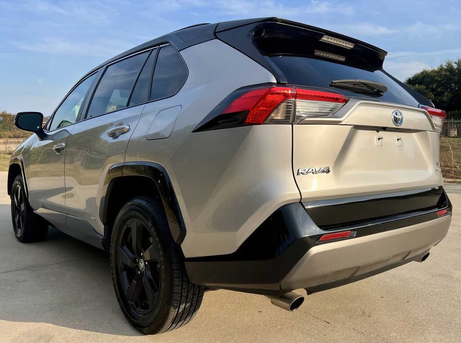 Toyota RAV4      2021