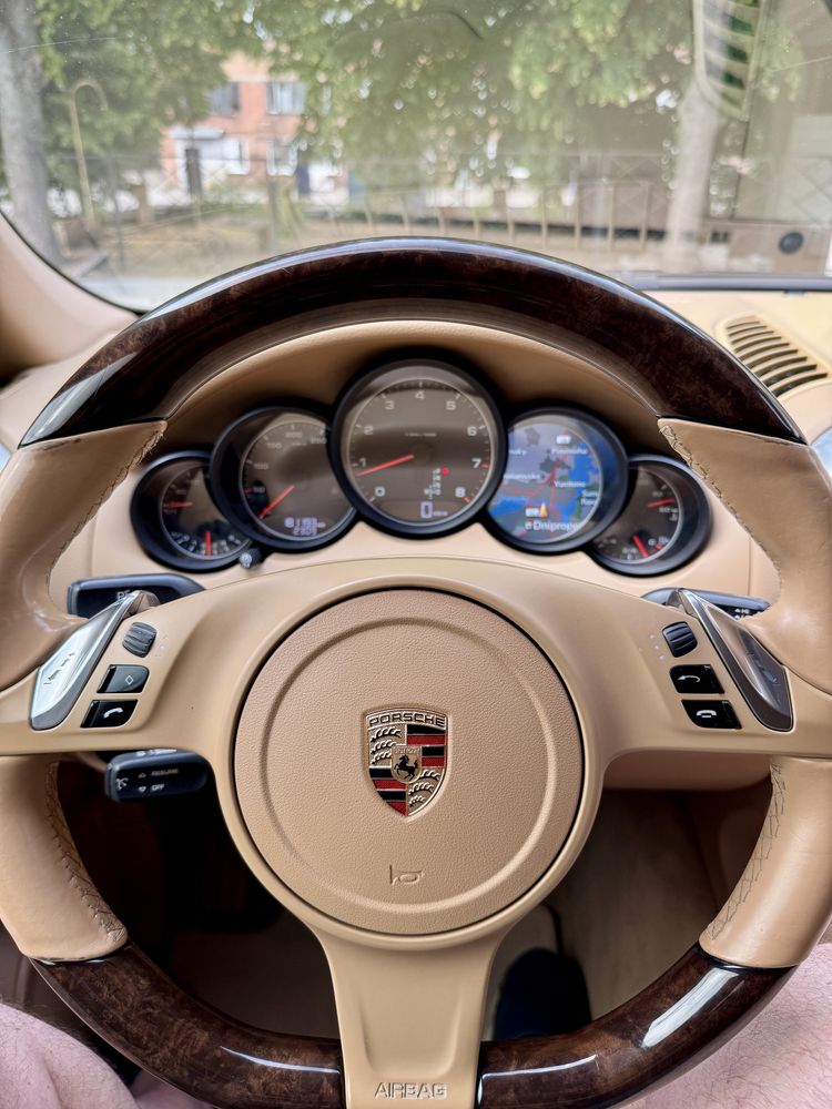 Porsche cayenne 2012
