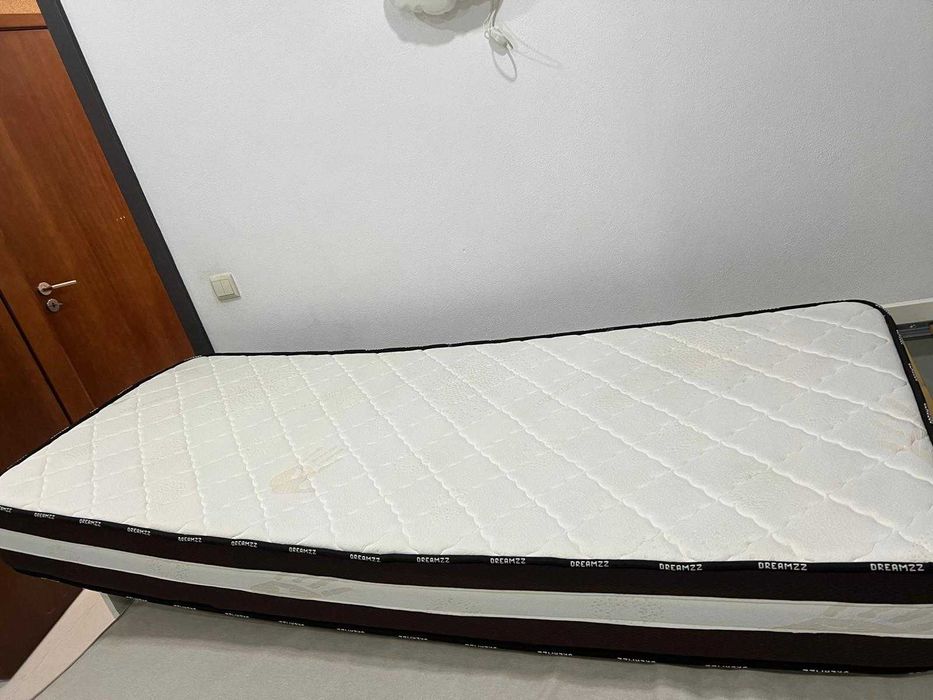 Colchão criança impecável