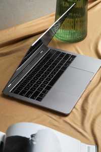 MacBook M2 16 Pro