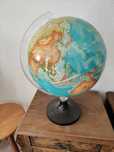 Globo terrestre em bom estado
