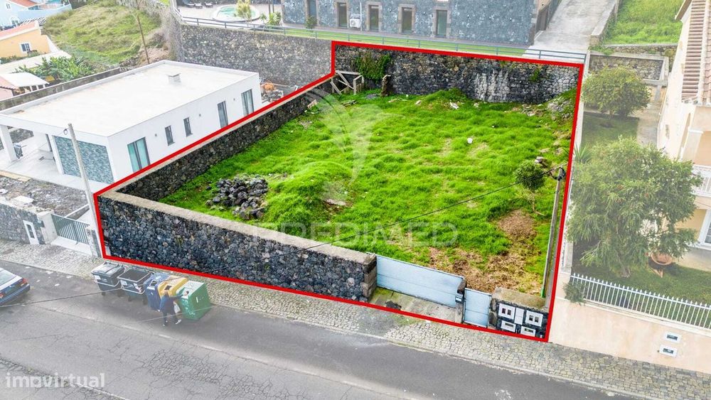 Lote na Freguesia da Ribeirinha