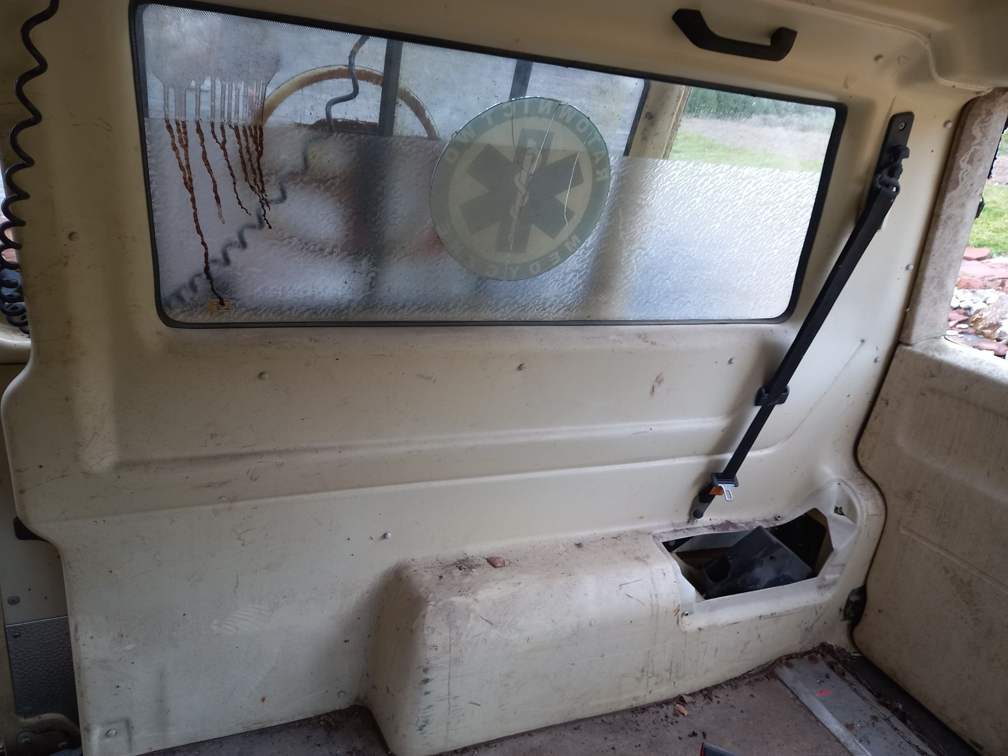 Vw t4 long boczki tylne tapicerka z karetki wraz z szafka kamper