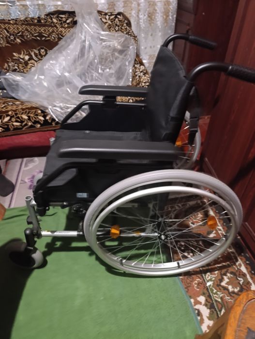 Продаю нове крісло колісне