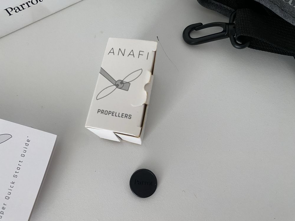 Caixa + Bolsa transporte + acessorios Parrot Anafi