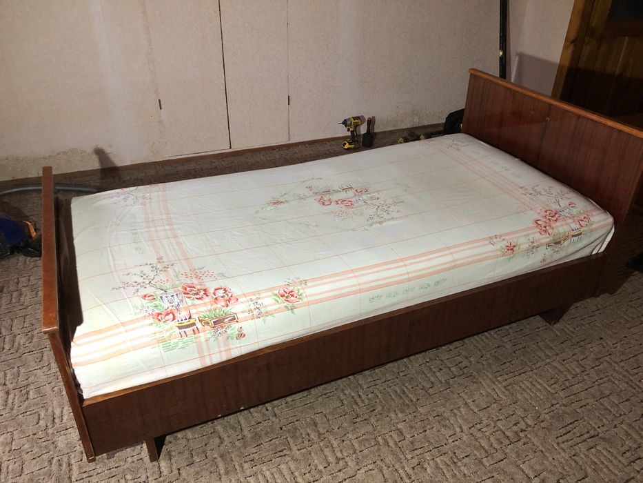 Ліжко односпальне