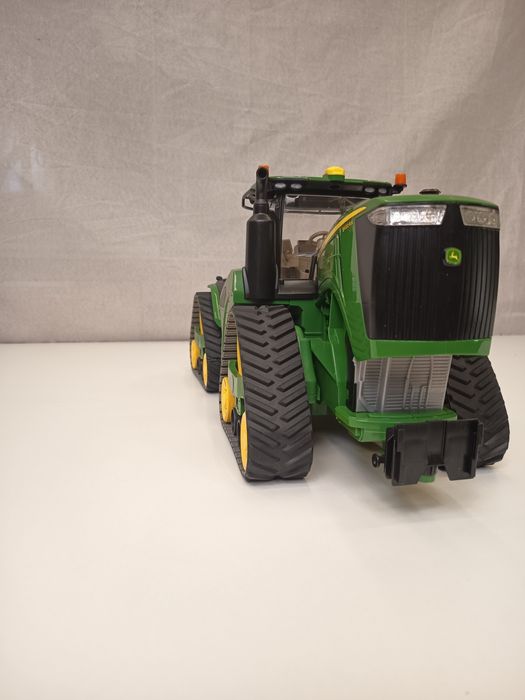 Bruder ciągnik John Deere