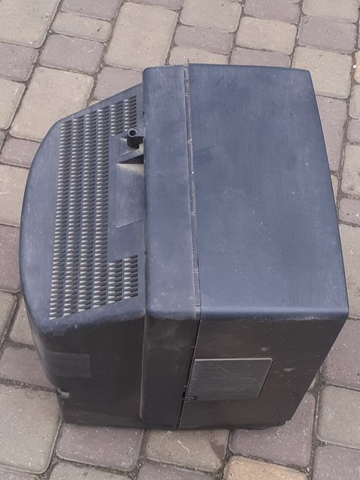 Телевізор з відеомагнітолою