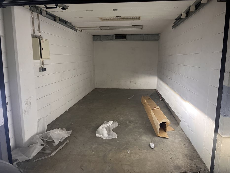 Aluga arrenda Garagem Box Parque das Nacoes Expo Sul