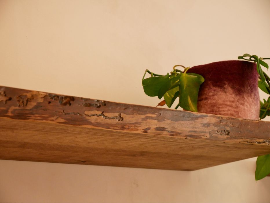 Prateleiras de madeira maciça