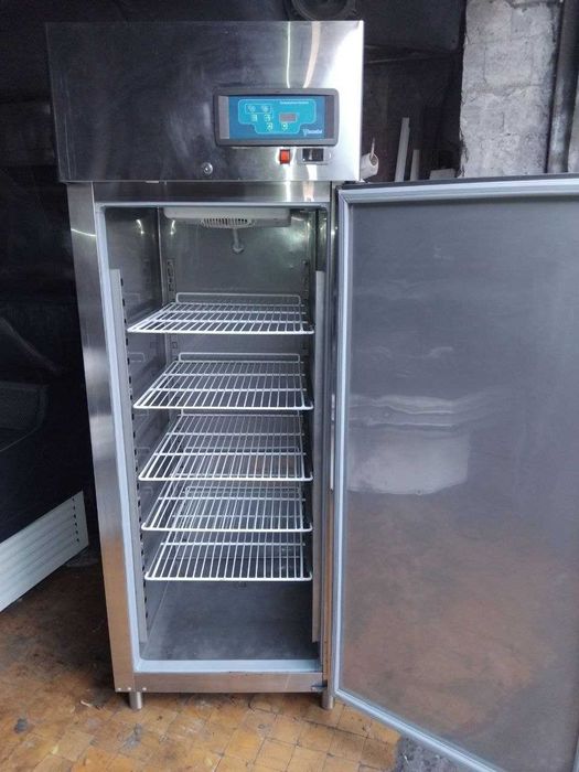 Холодильный шкаф