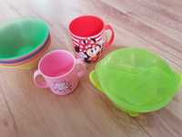 Plastikowe miski i kubeczki dla dziecka