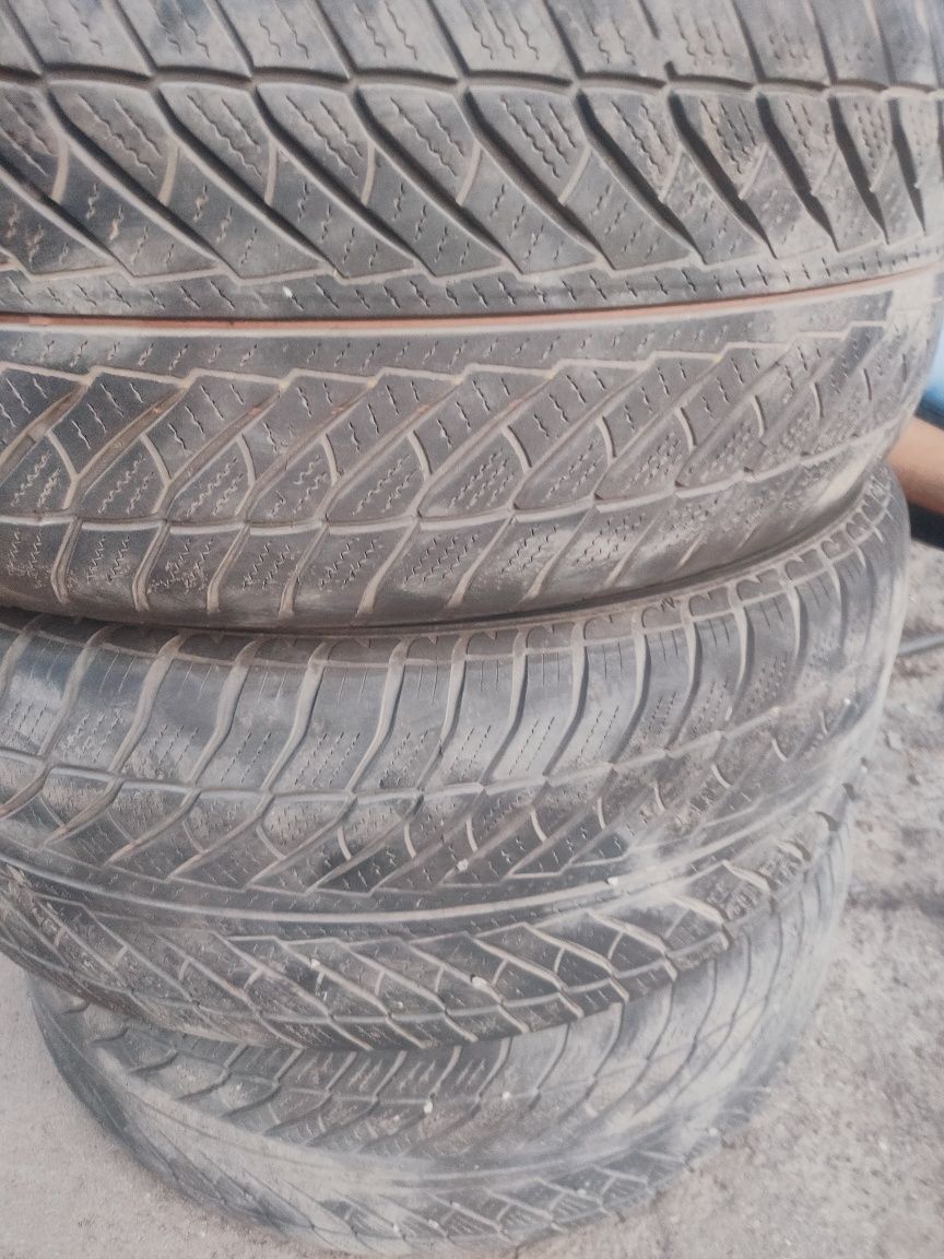 Шини б/у 255/55 r18 Goodyear зима