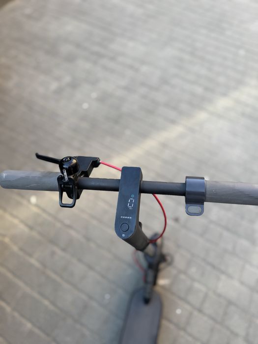 Електросамокат Xiaomi Mi Electric Scooter 4