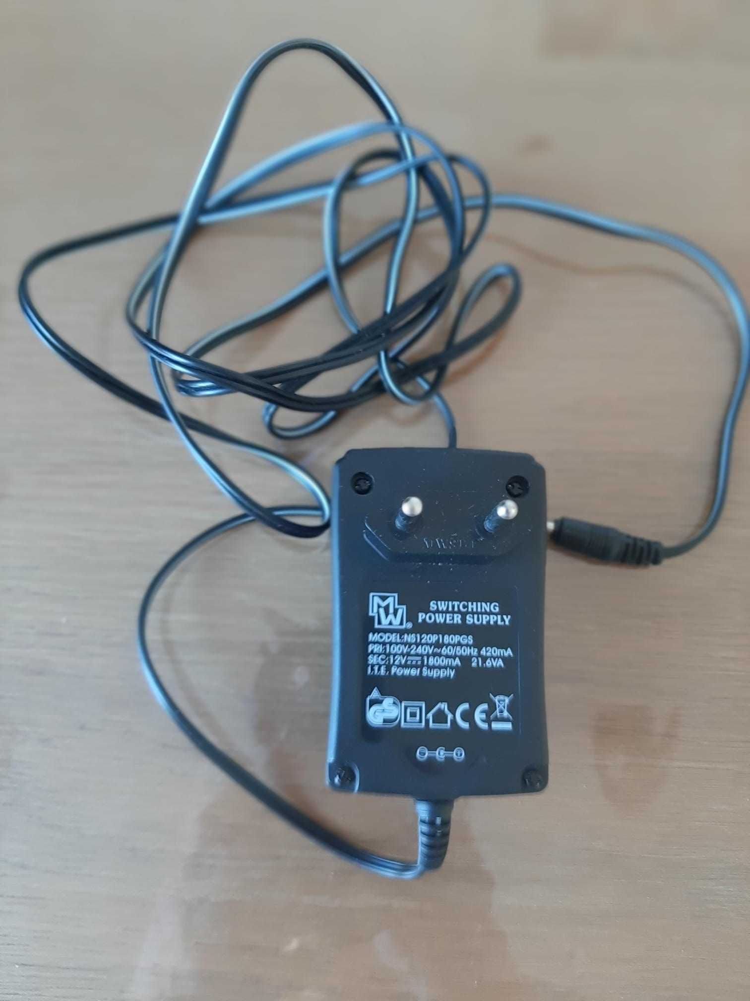 szybka ładowarka akumulatorów AA i AAA, marki TRONIC, nowa