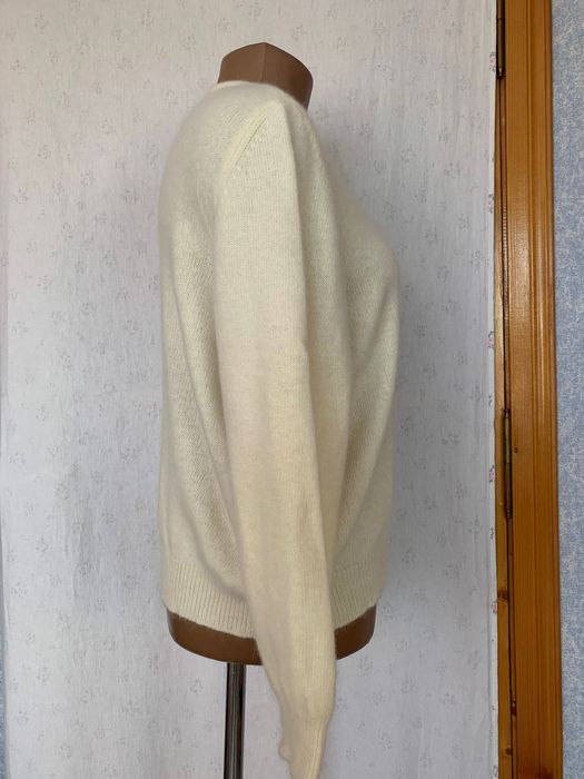 Вовняний жіночий светр кольору масла.Підійде на розмір L,XL.