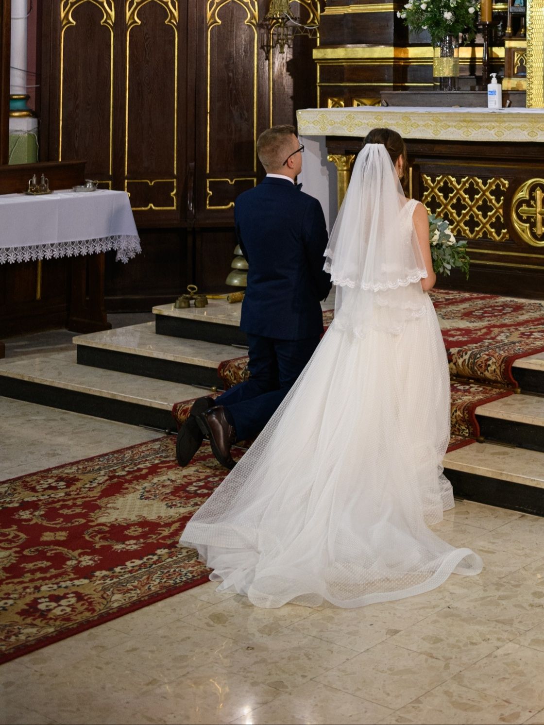 Suknia ślubna z podpinanym trenem - gratis pokrowiec