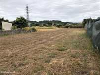 Terreno plano de 1.589,85 m²