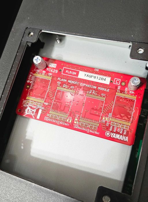 YAMAHA MOXF6 +karta flash + dedykowany pokrowiec