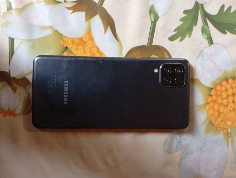 Продам телефон Samsung Galaxy a12 пам'яті 64