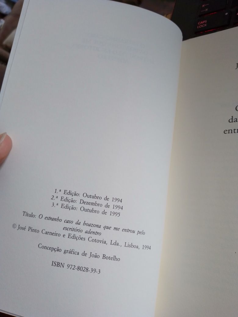 Estranho caso boazona Q. entrou escritório adentro8E-B.Antiga3EDesde3E