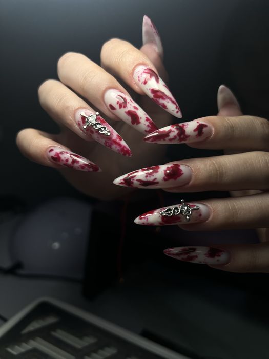 Манікюр. Буча. Нарощування