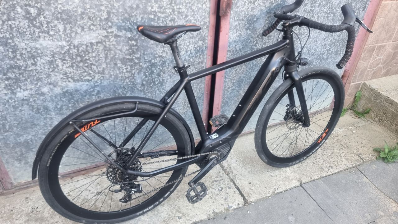 Крутий гравійний електричний велосипед Ktm. Bosch