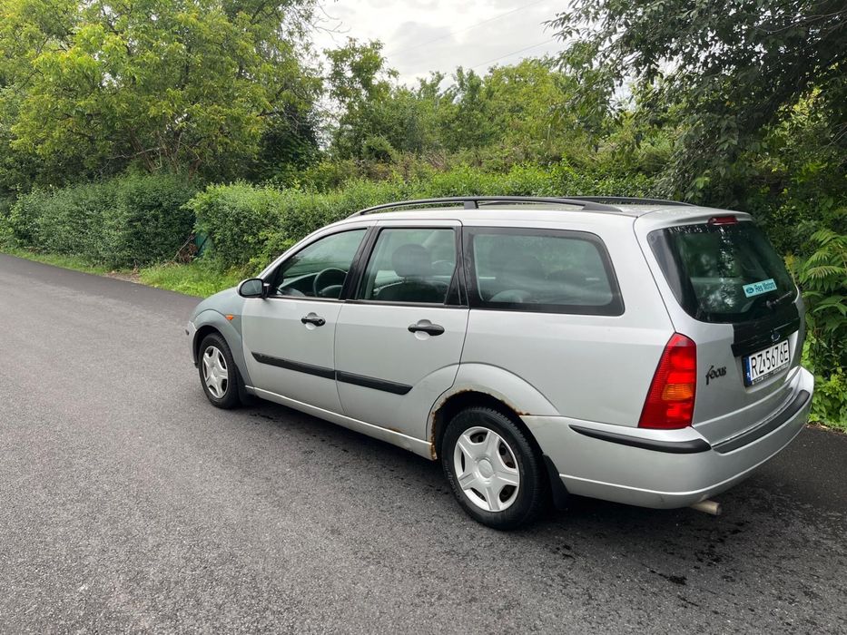 Sprzedam caly samochód Ford focus, na części