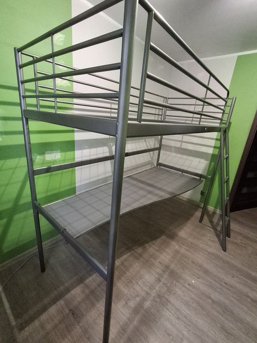 Łóżko piętrowe z biurkiem