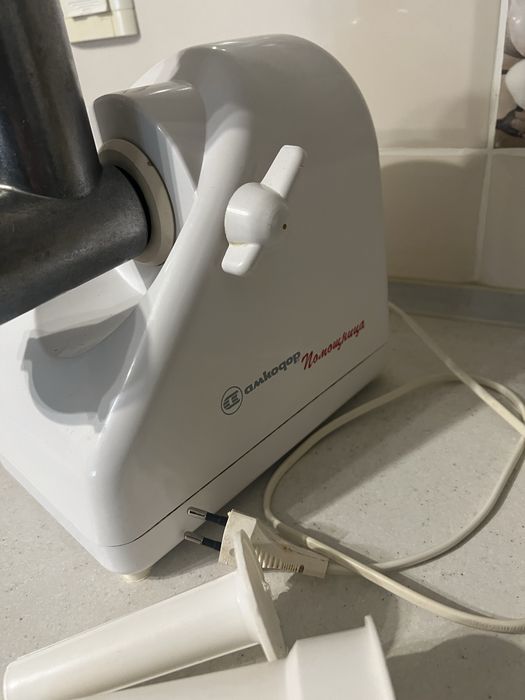 ПРОДАМ електоромʼясорубку KEM 36