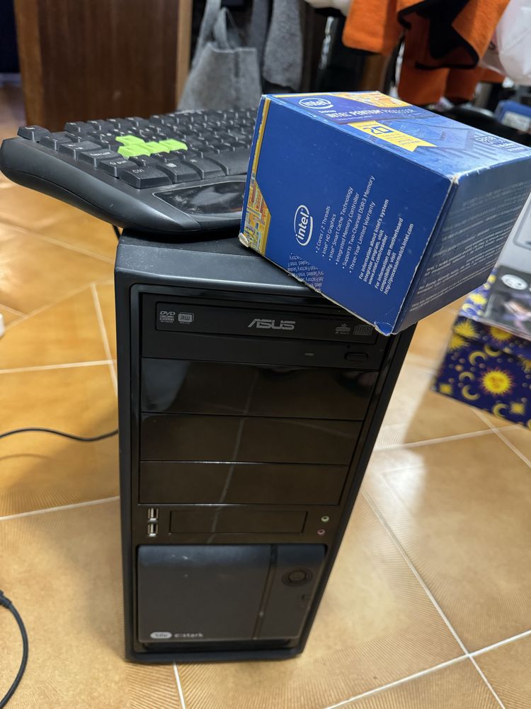 PC para peças e teclado