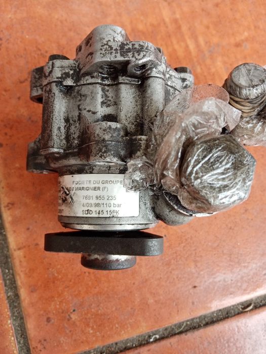 Bomba de direção assistida
