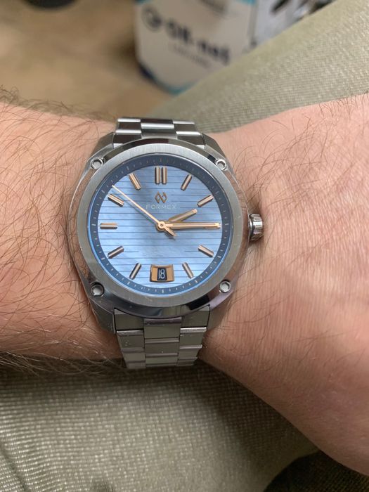 Годинник FORMEX Essence Automatic COSC "Mother of the Sky" 39MM