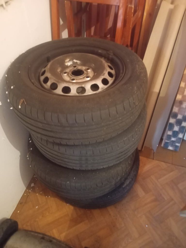 Opony sprzedam  15 stki 195/65/15