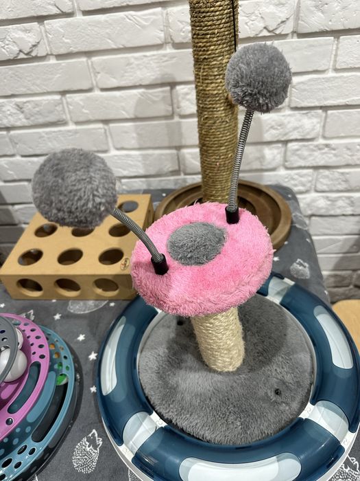 Zestaw zabawek legowisko oraz mata wechowa dla kociaka kota