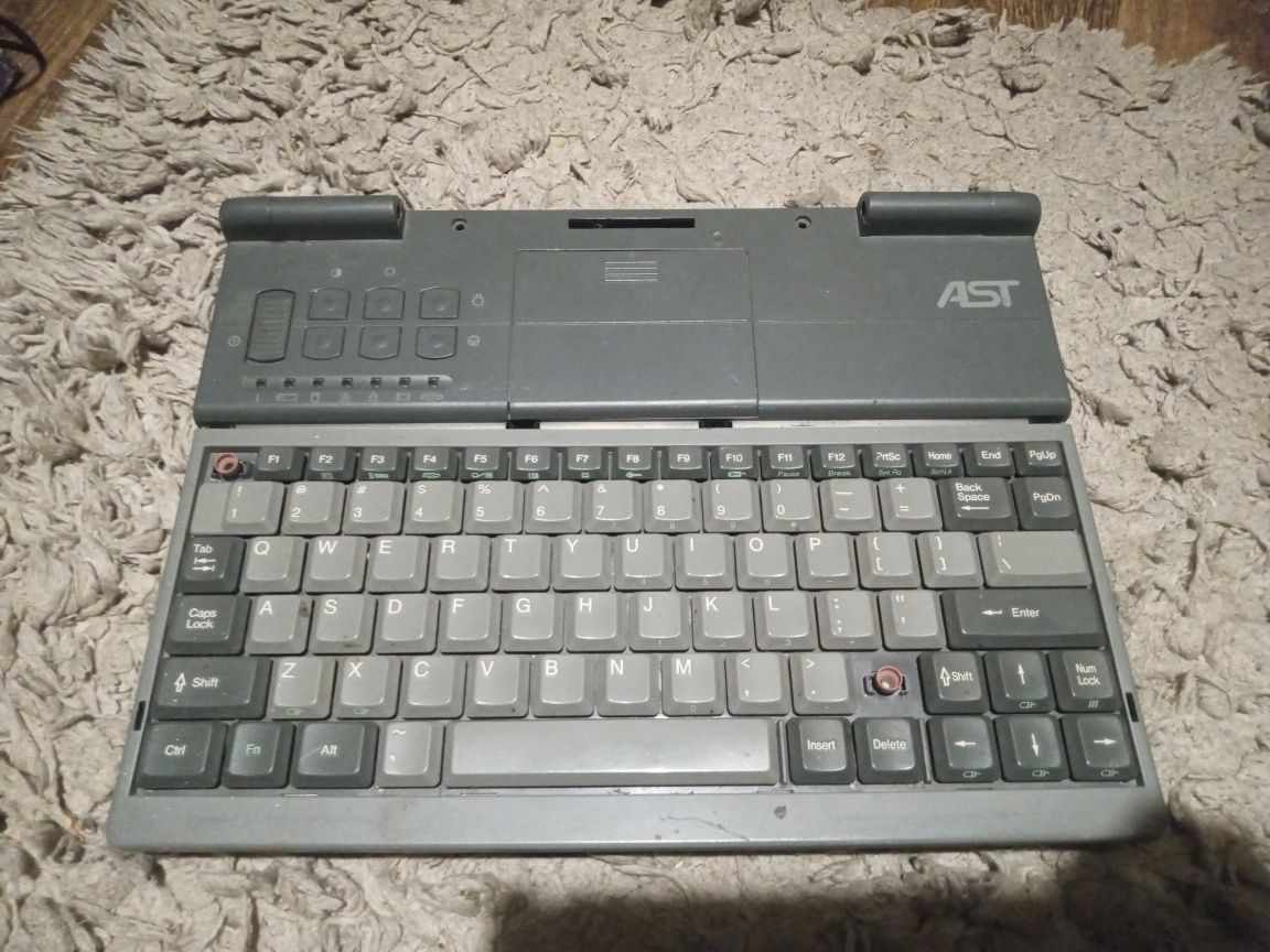 Części od laptopa ast retro Intel 386 sl