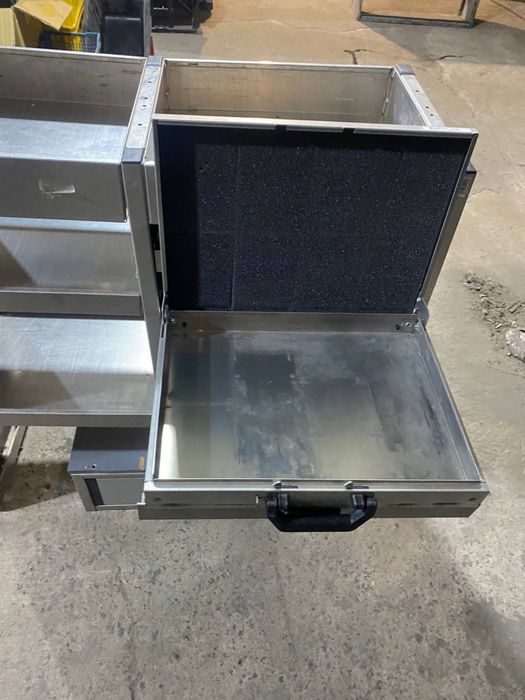 Стілажи полкі оборудування для автомобілів в грузовий вітсік з шухляда