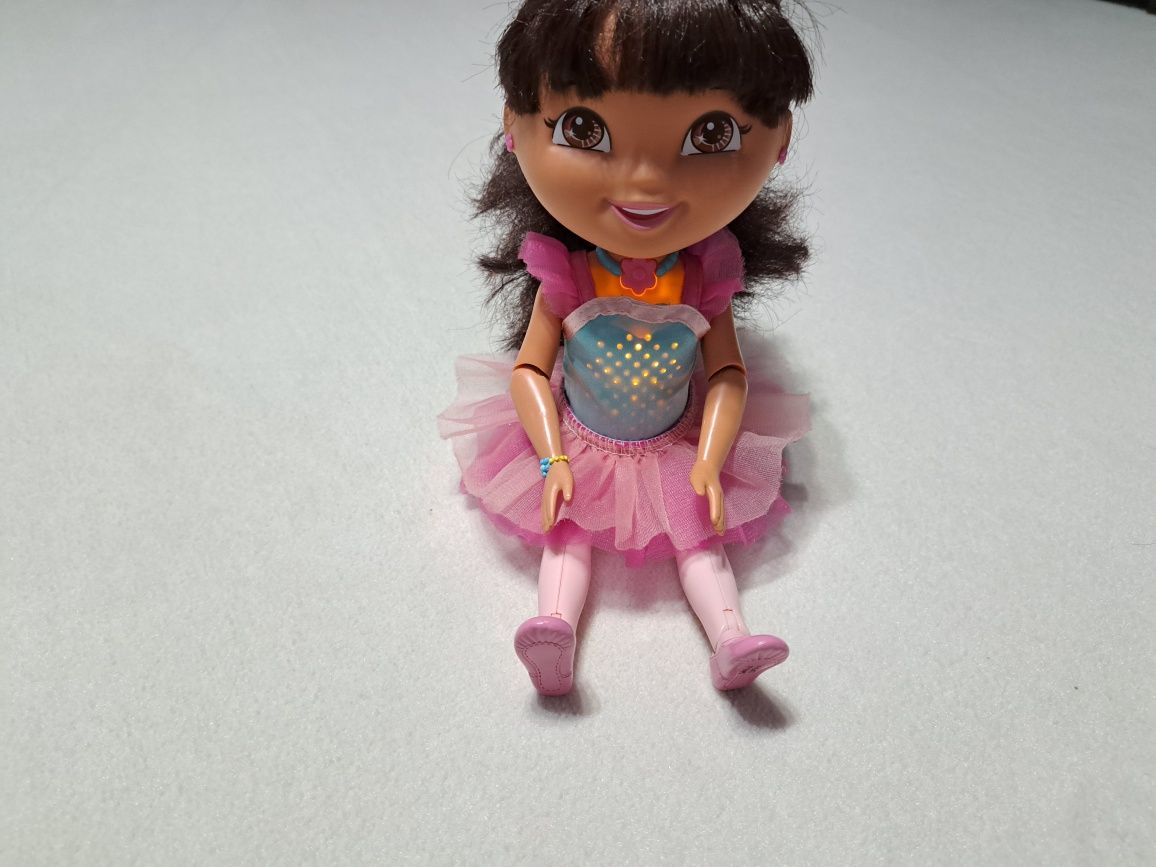 Lalka Dora baletnica 30cm mówi śpiewa świeci Dora świat poznaje