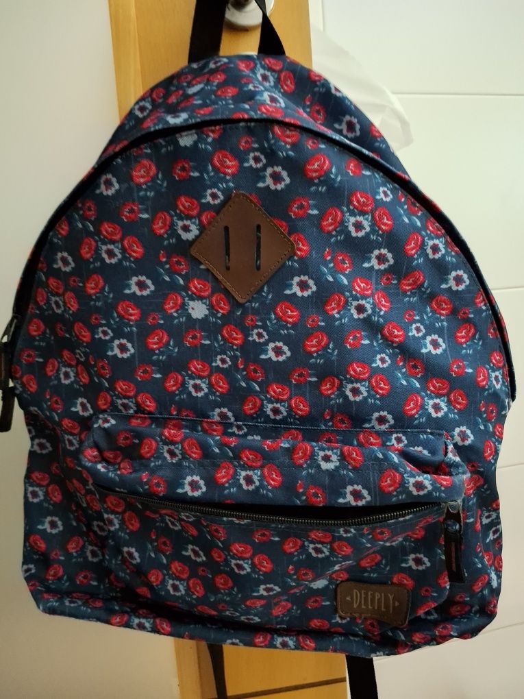 Mochila escolar Deeply
