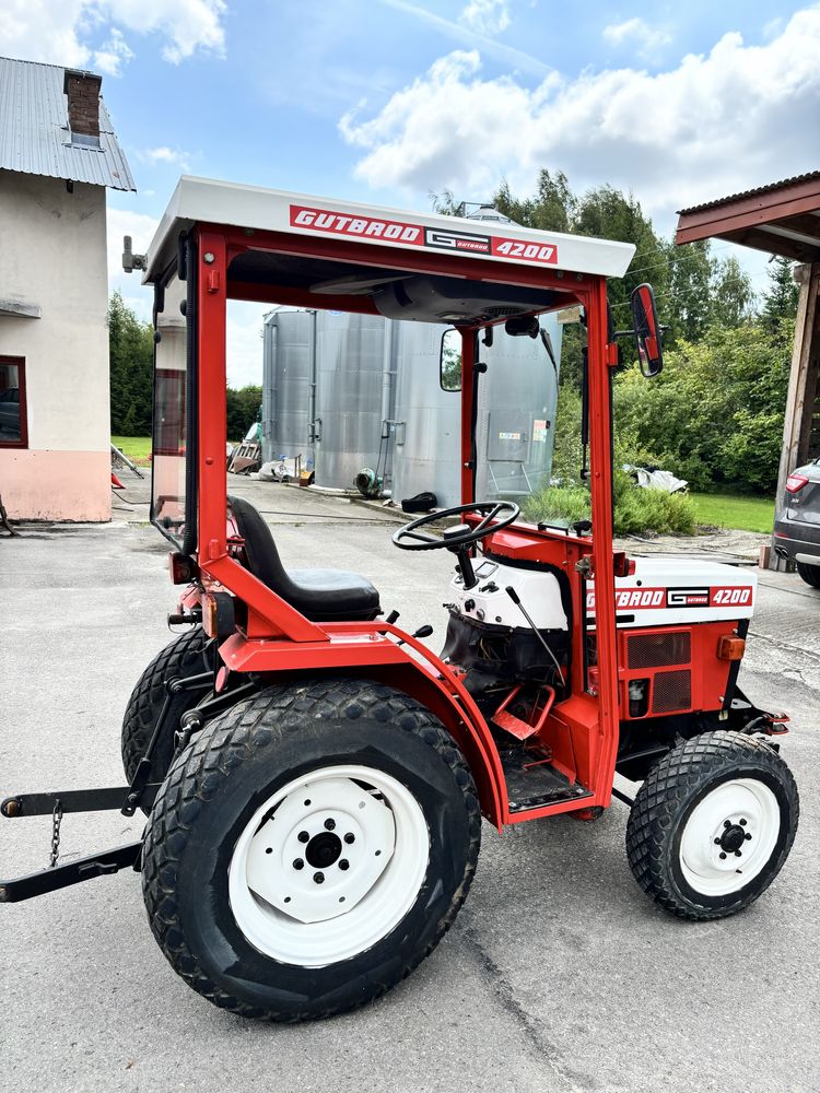 Traktor GutBrod 4200