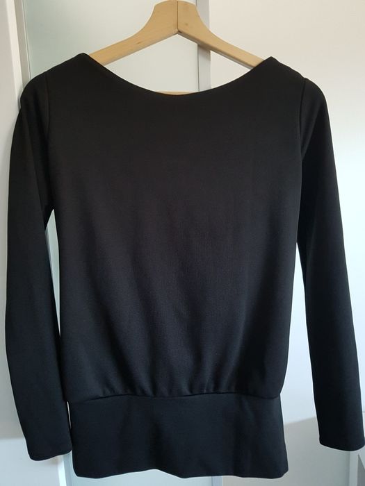 Czarna bluzka Impress Me z dużym dekoltem rozm. M