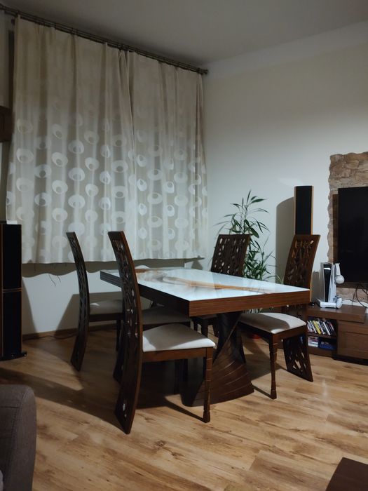 Drewniany stół i 6 krzeseł