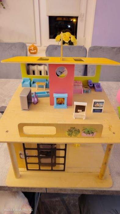 Domek dla lalek drewniany