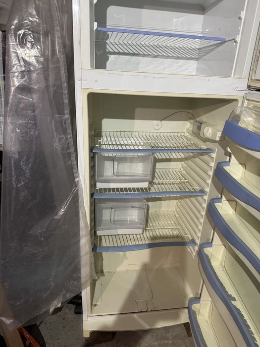 Холодильник Indesit