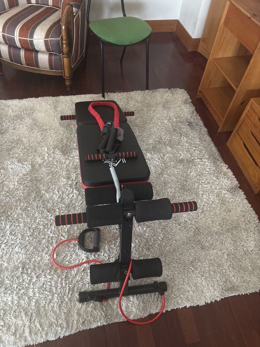 Banco musculação e fita elástica