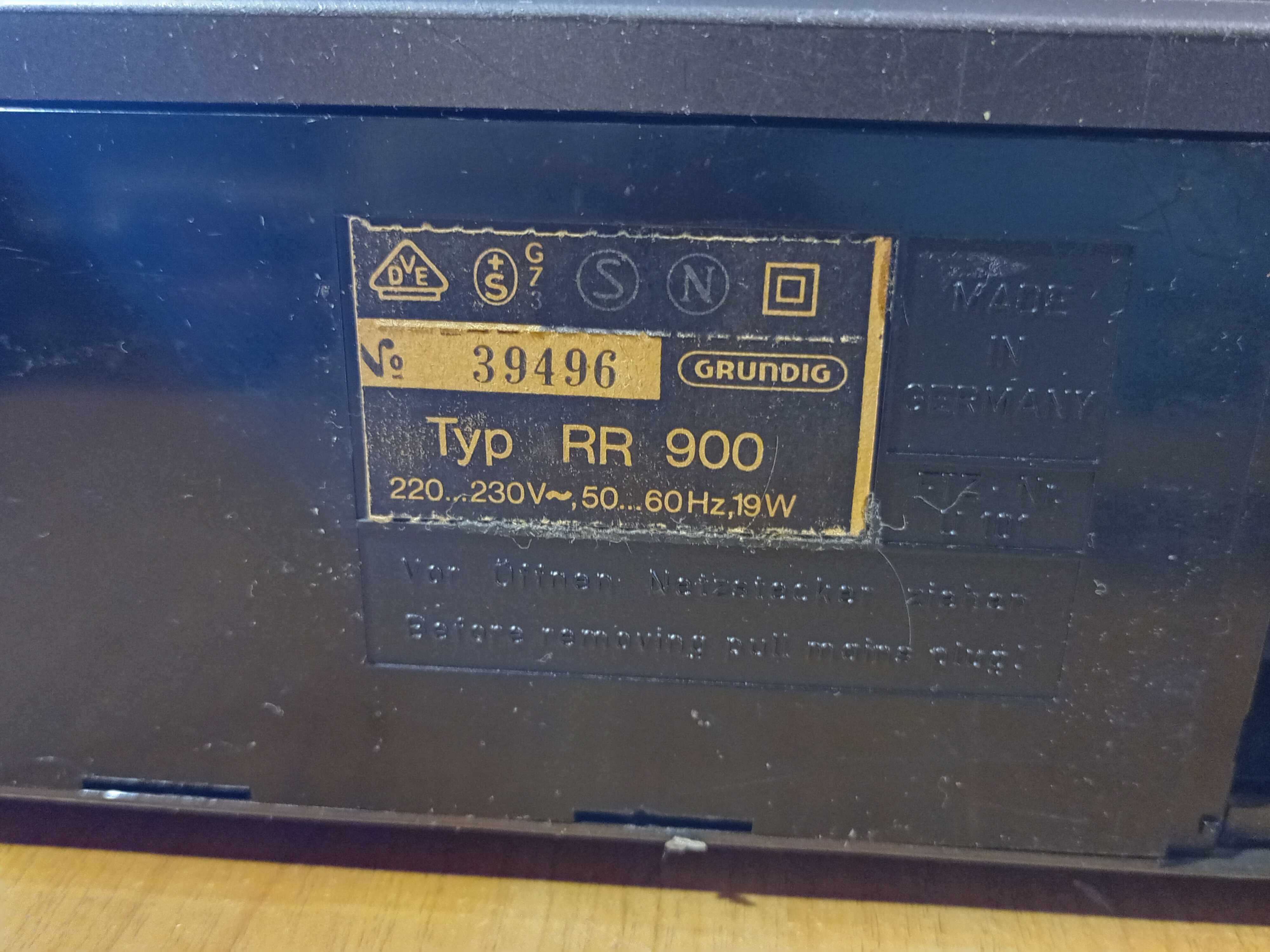 Радиоприёмник "Grundig RR 900"  Магнитола.