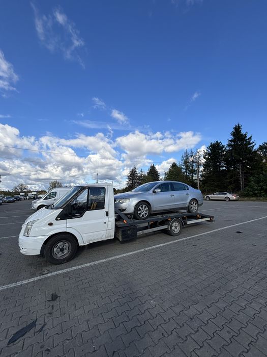Transport aut pomoc drogowa laweta transport busów ciagników maszyn